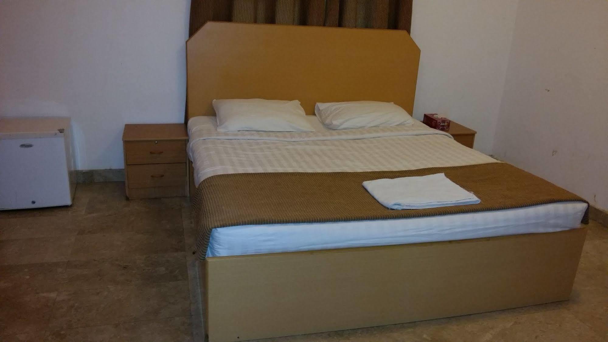 Majestic Hotel Wadi Kabir Luaran gambar