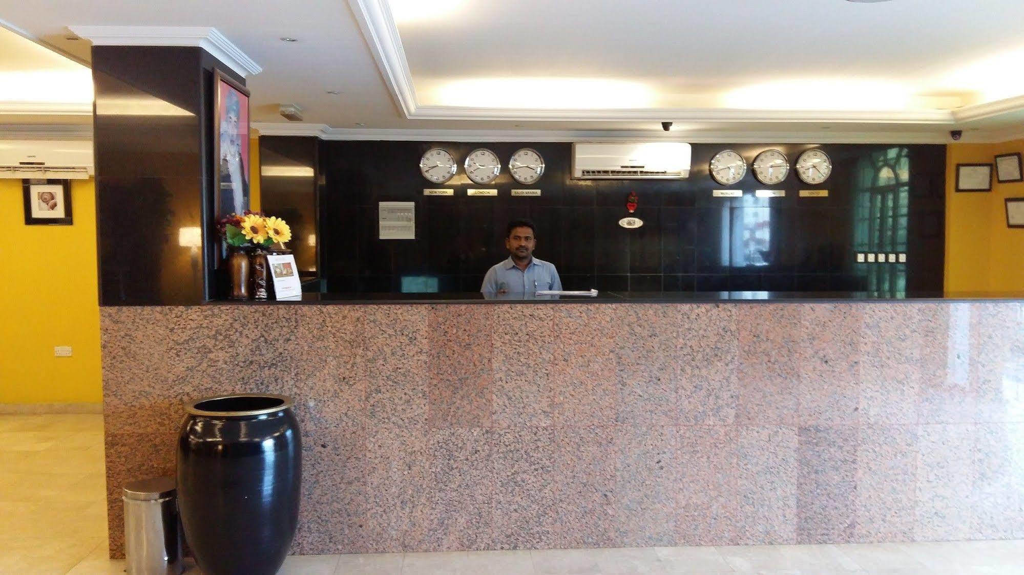 Majestic Hotel Wadi Kabir Luaran gambar