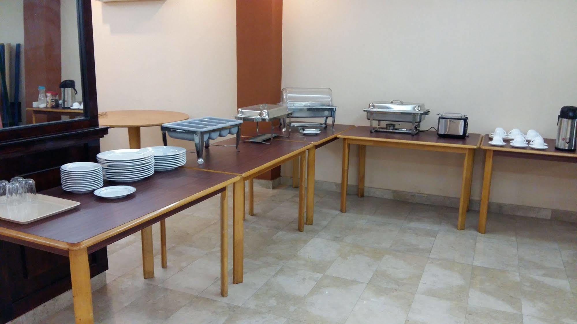 Majestic Hotel Wadi Kabir Luaran gambar