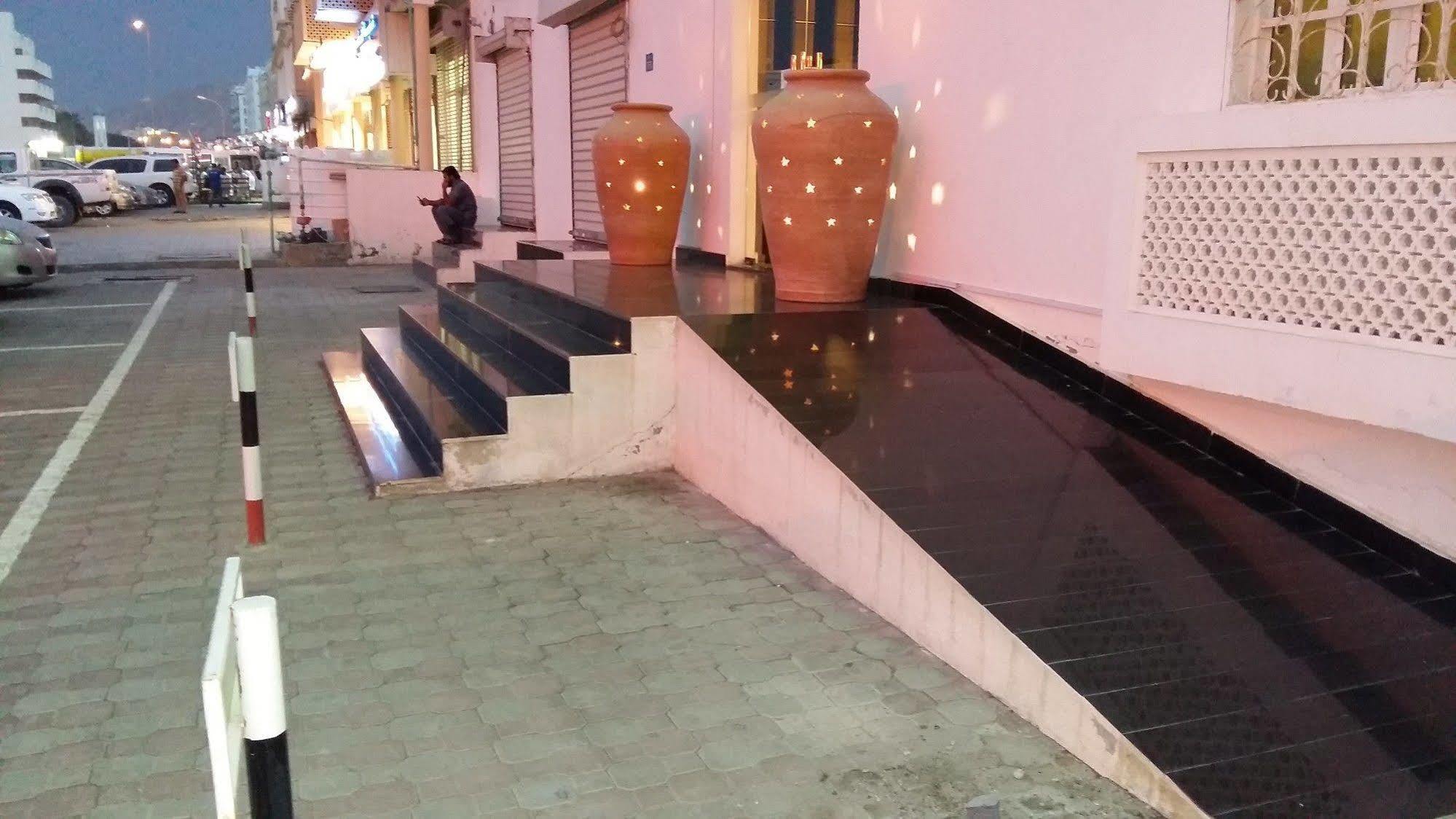 Majestic Hotel Wadi Kabir Luaran gambar