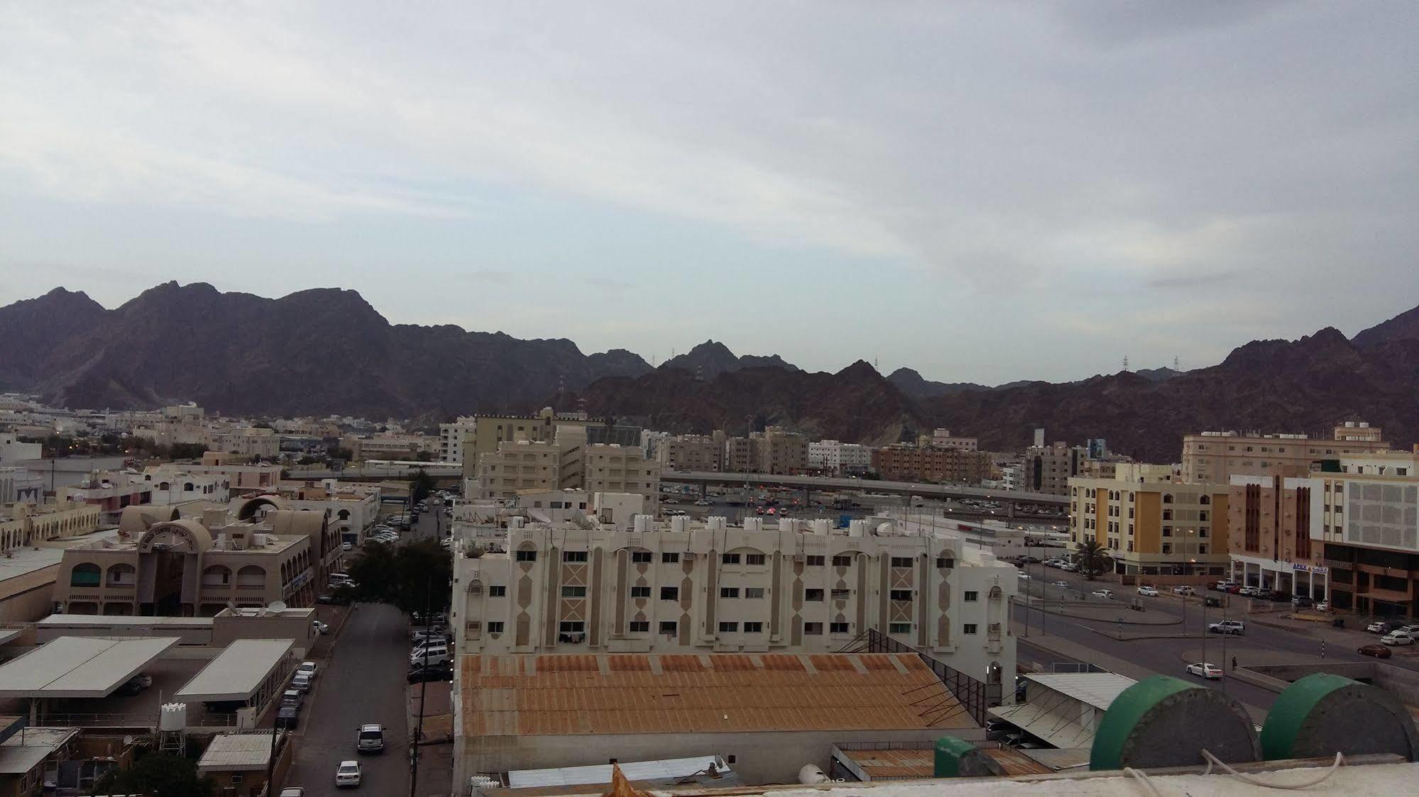 Majestic Hotel Wadi Kabir Luaran gambar